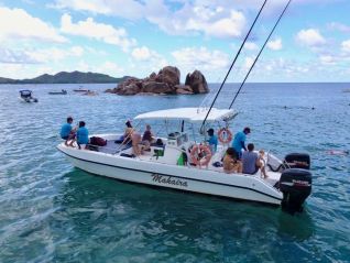 excursion-makaira-boat-charter-curieuse-st-pierre-full-day-tour-img-794