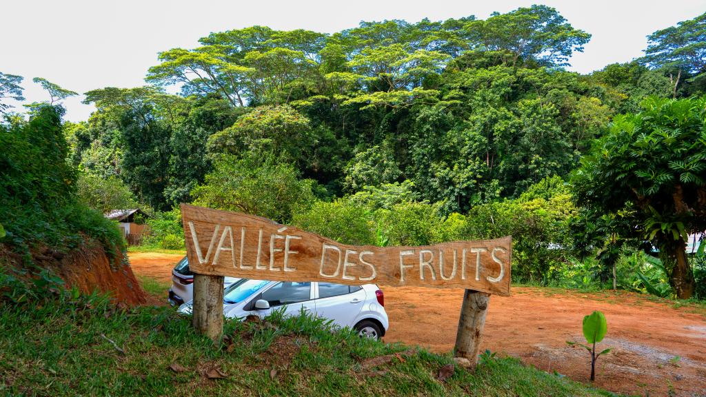Entrance and parking area at the Vallée des Fruits Entrance and parking area at the Vallée des Fruits
