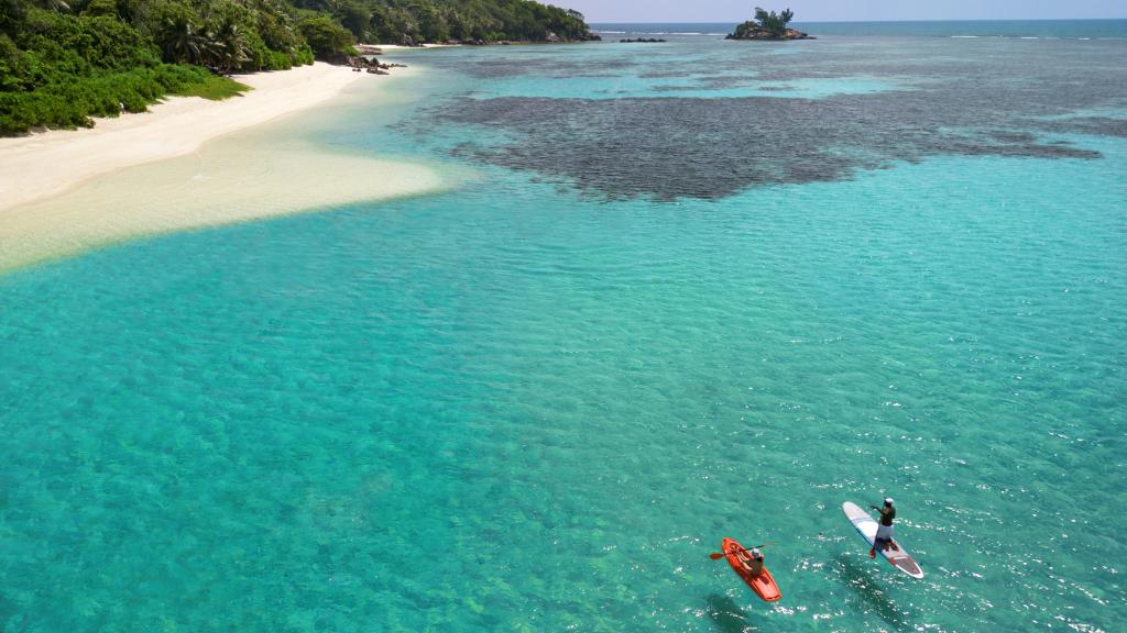 Ripresa dall'alto di Anse Royale a Mahé