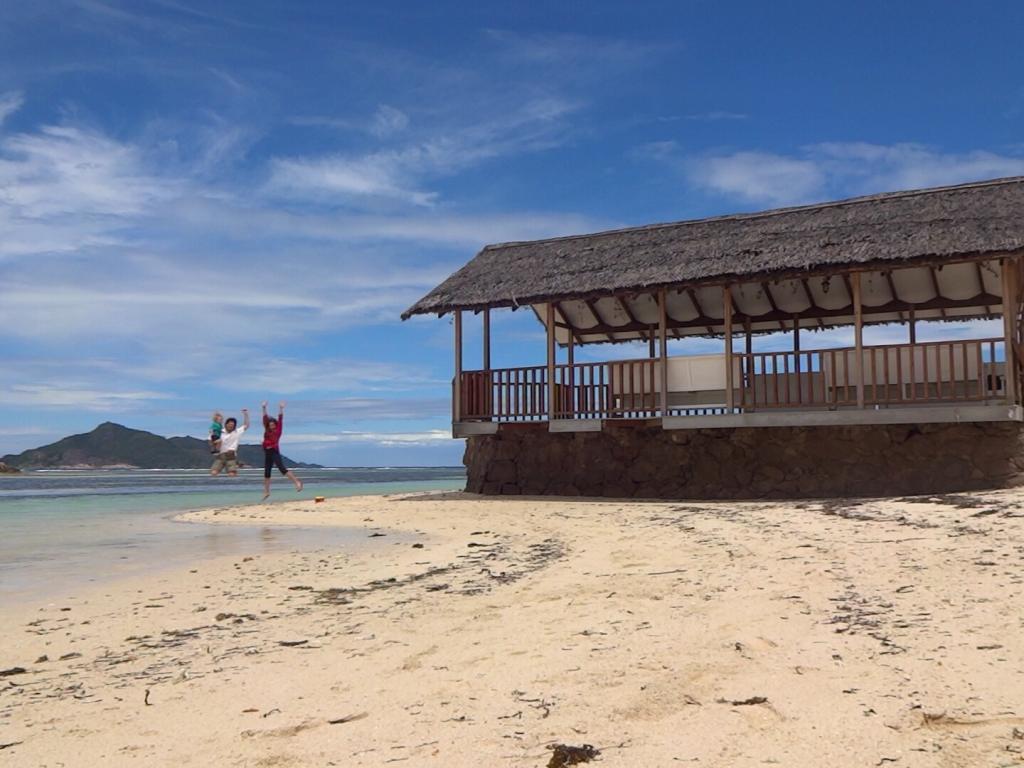 Foto con salto ad Anse Source d'Argent Foto con salto ad Anse Source d'Argent