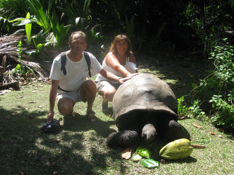 Valérie & Bruno avec la tortue