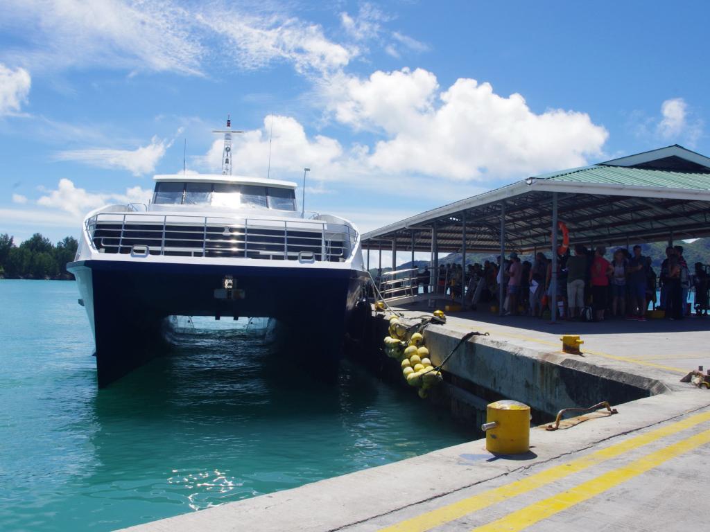 Fähre ab Praslin