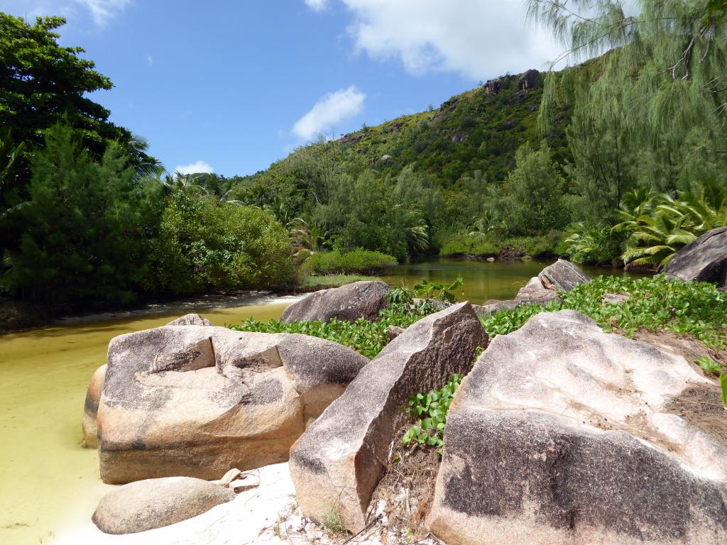 <beach>75|Anse Lazio</beach> <beach>75|Anse Lazio</beach>