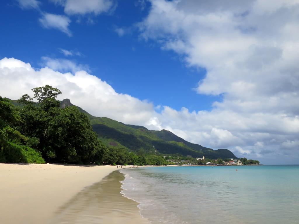 <beach>47|Beau Vallon</beach> <beach>47|Beau Vallon</beach>