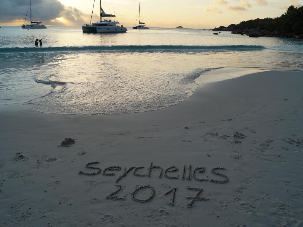 <beach>75|Anse Lazio</beach>