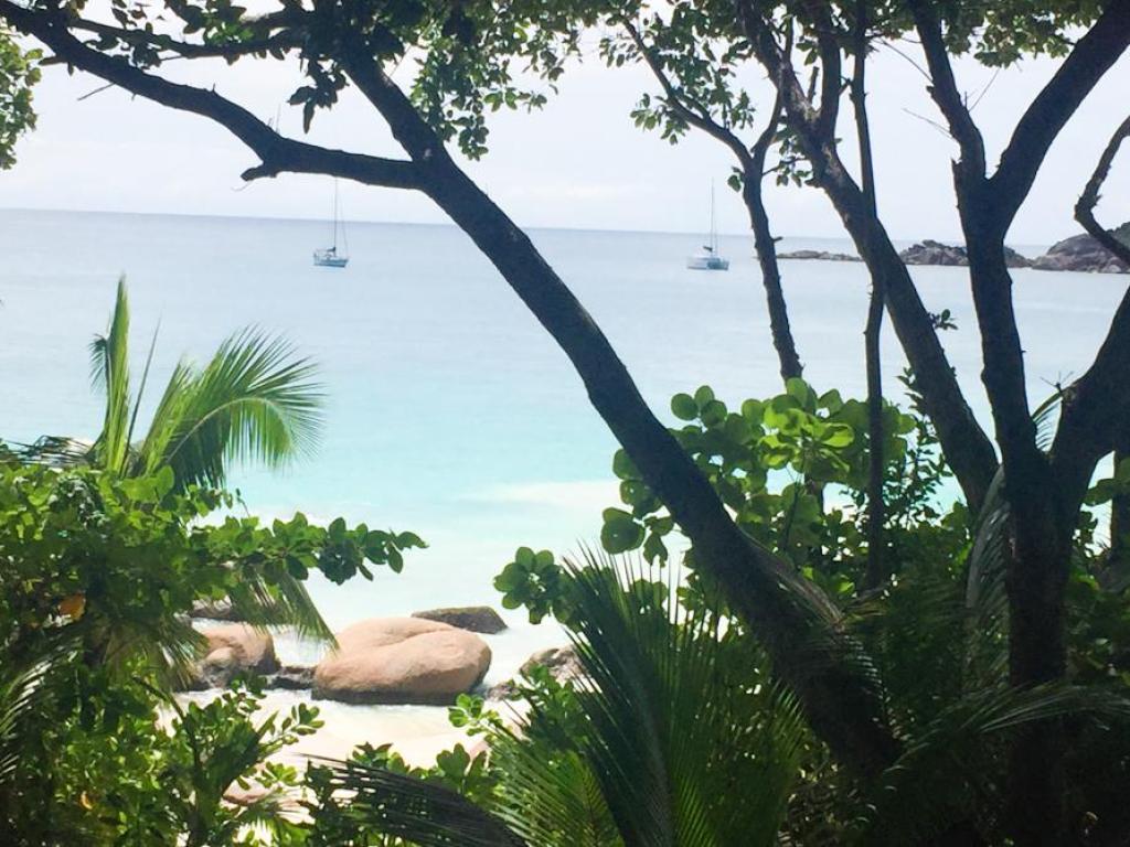 <beach>75|Anse Lazio</beach>, Praslin