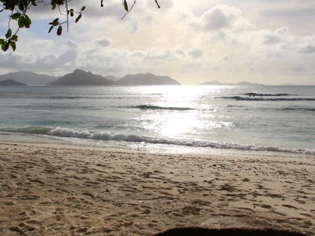 <beach>13|Anse Severe</beach>, La Digue
