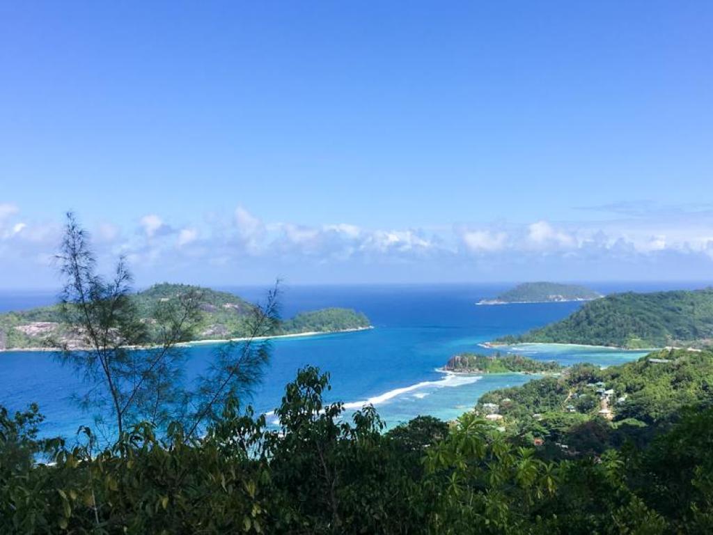 <beach>56|Port Glaud</beach>