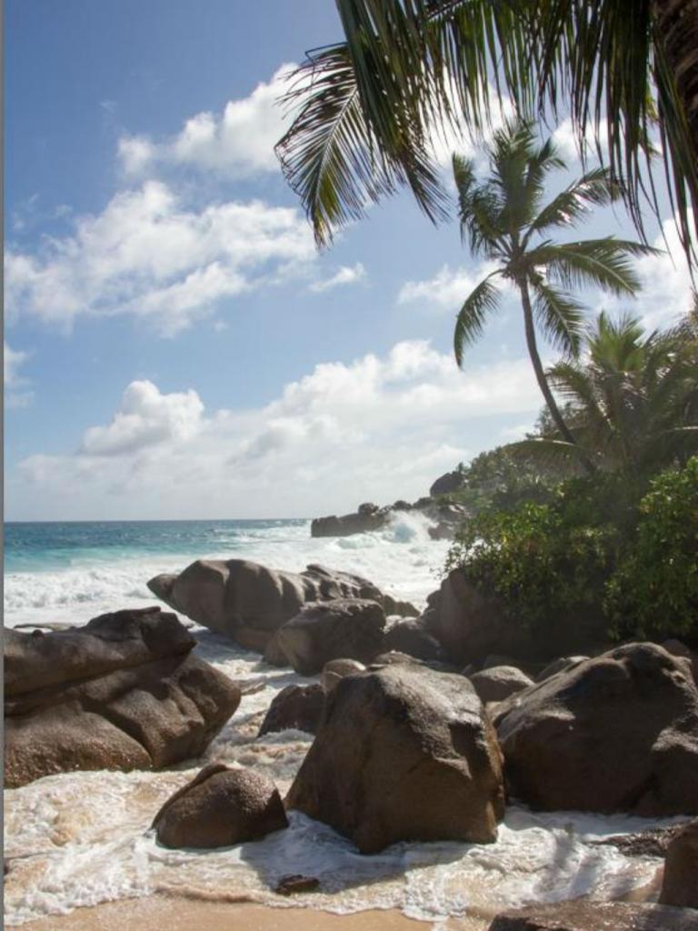 <beach>33|Anse Intendance</beach>