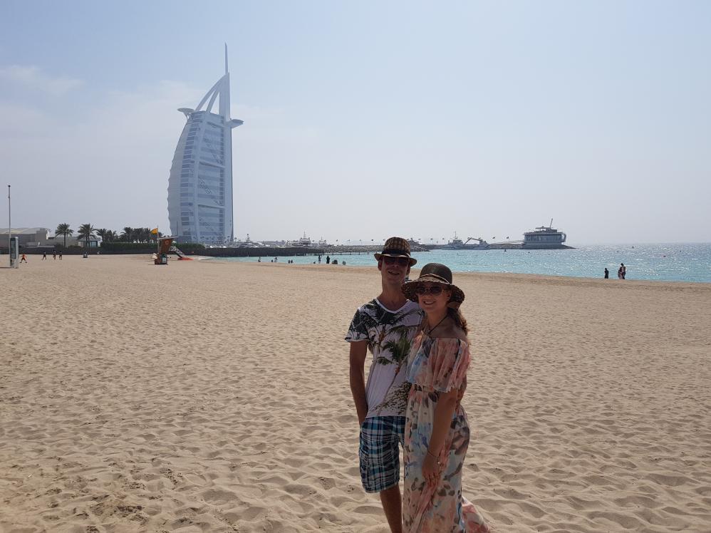 Am Strand vor dem Burj Al Arab