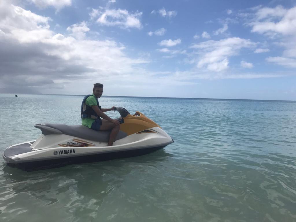 <beach>47|Beau Vallon</beach>