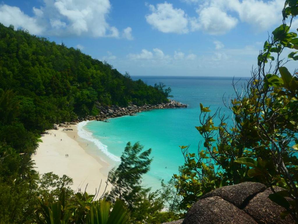 <beach>69|Anse Georgette</beach>