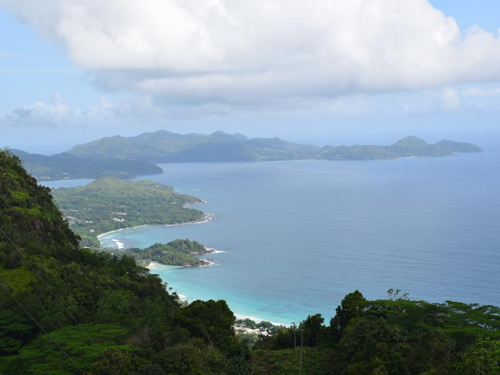 Blick auf die Westküste von Mahé
