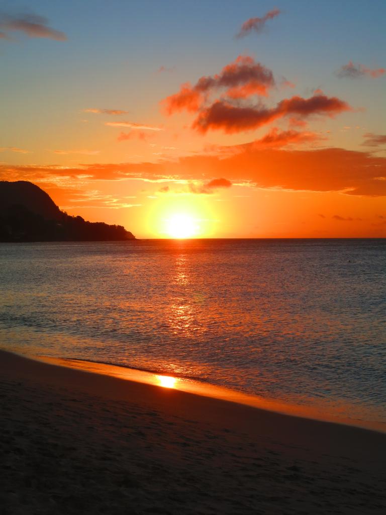 Sonnenuntergang am Beau Vallon Strand, Mahé