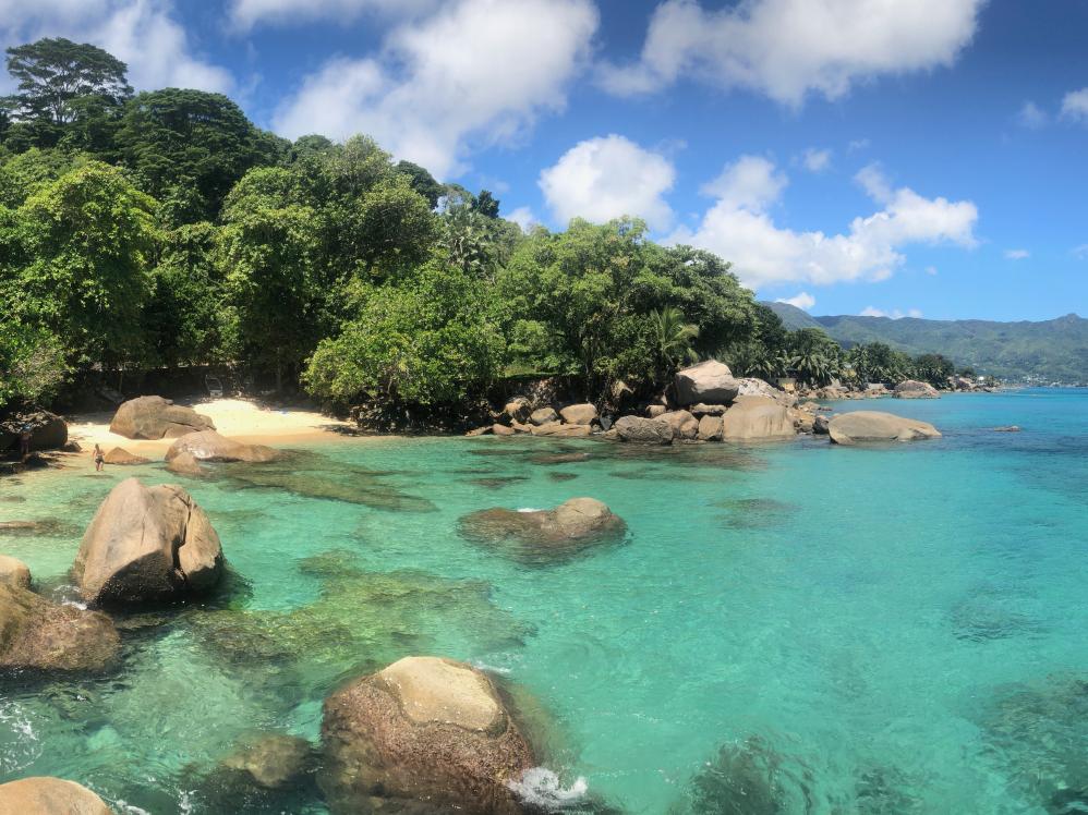 einsame Bucht auf den Seychellen