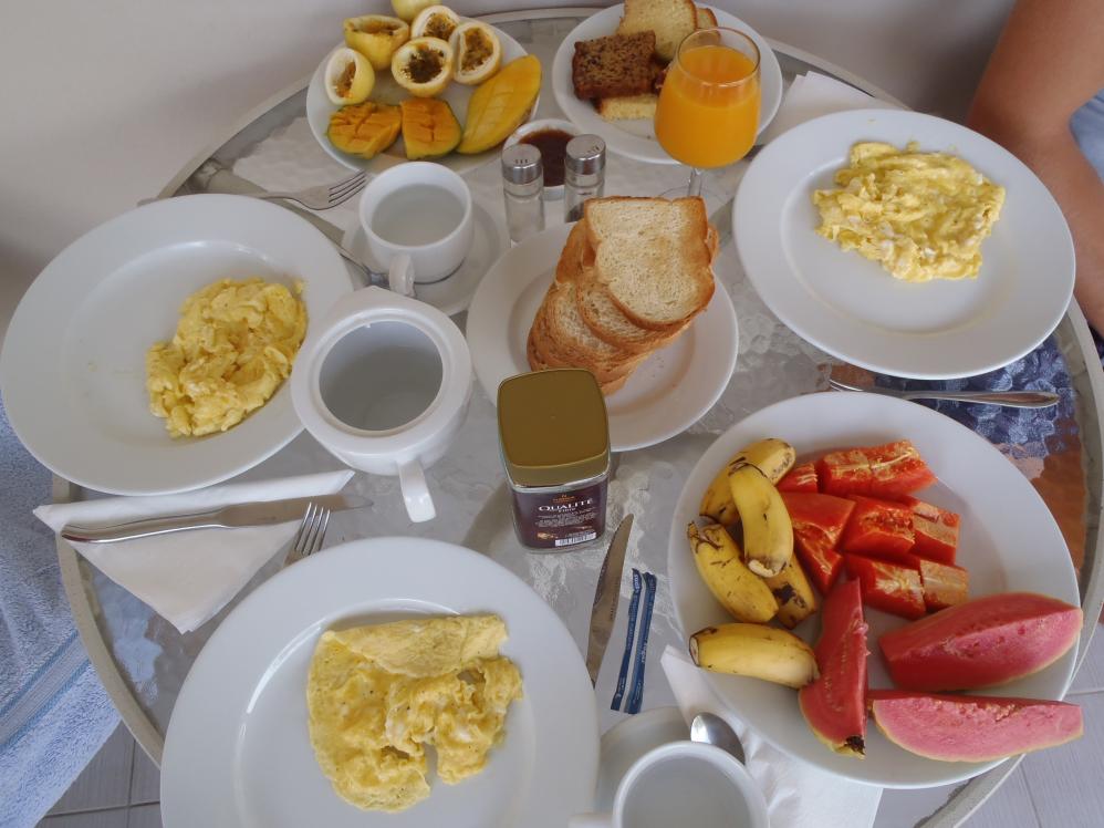 Frühstück auf La Digue (Villa Anse Source d'Argent)