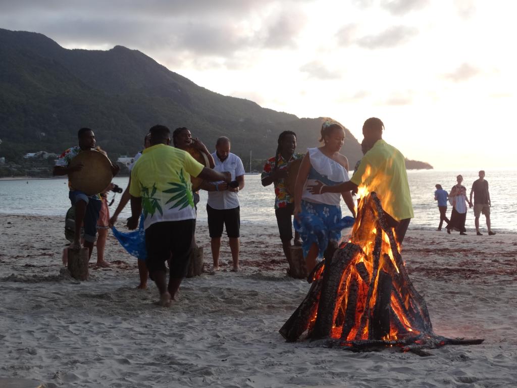 Lagerfeuer am Beau Vallon