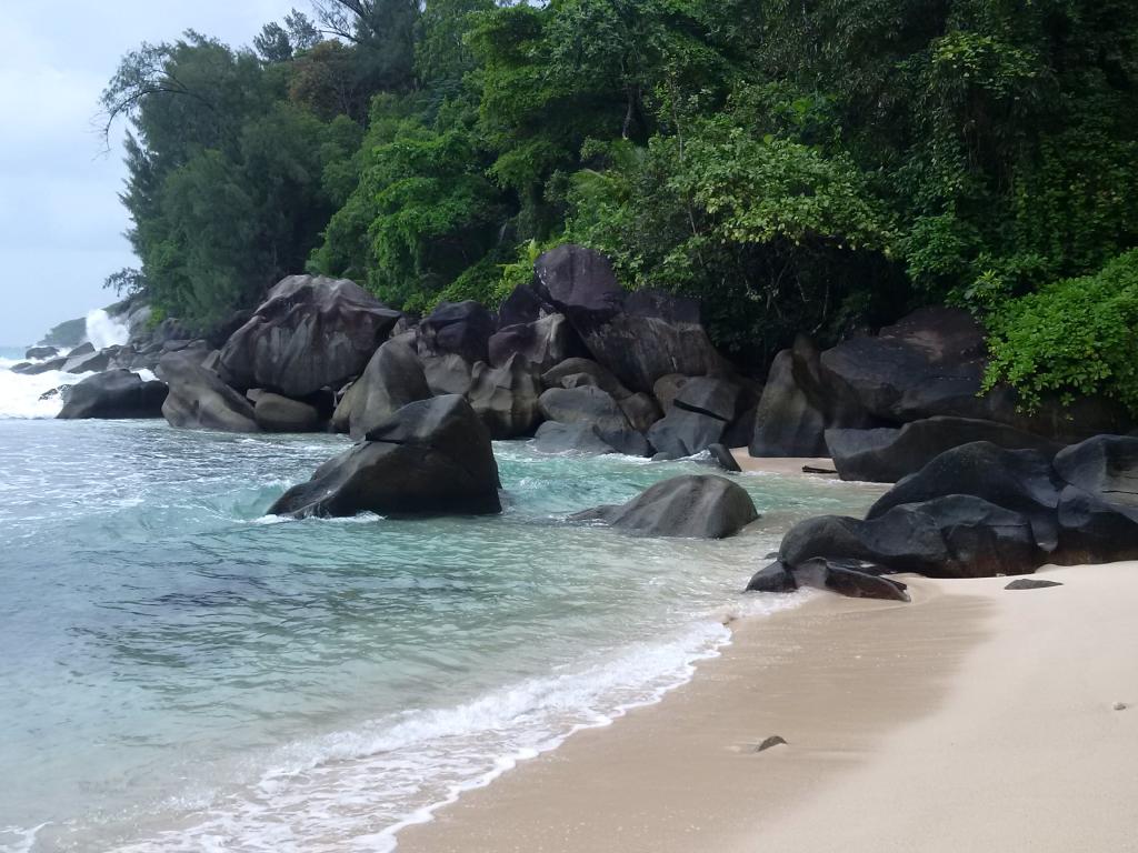 Mahe, kleine Bucht (im Westen) Mahe, kleine Bucht (im Westen)