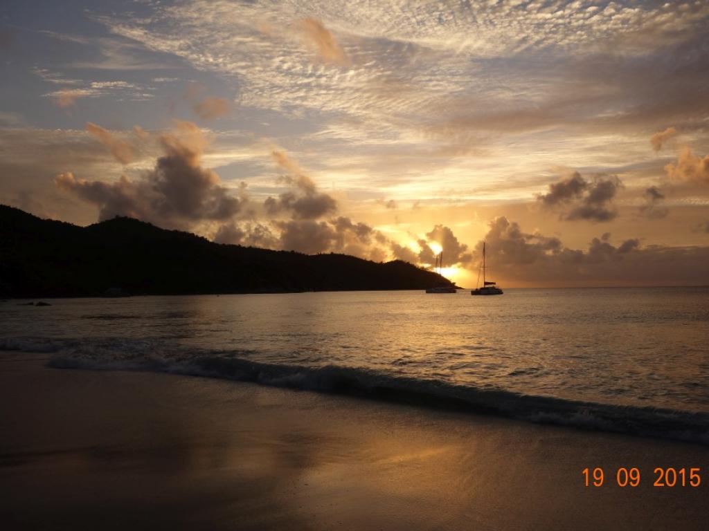 Praslin, Anse Lazio während des  Sonnenuntergangs