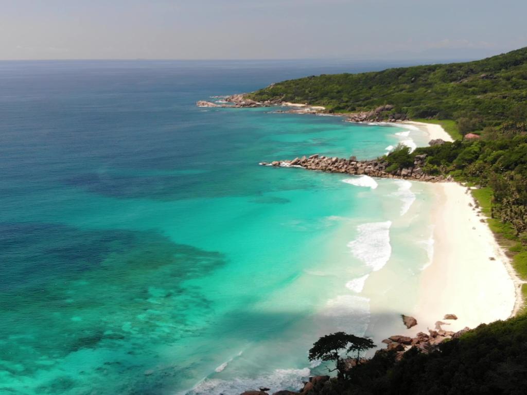Drohnenflug über Grand Anse und Petite Anse