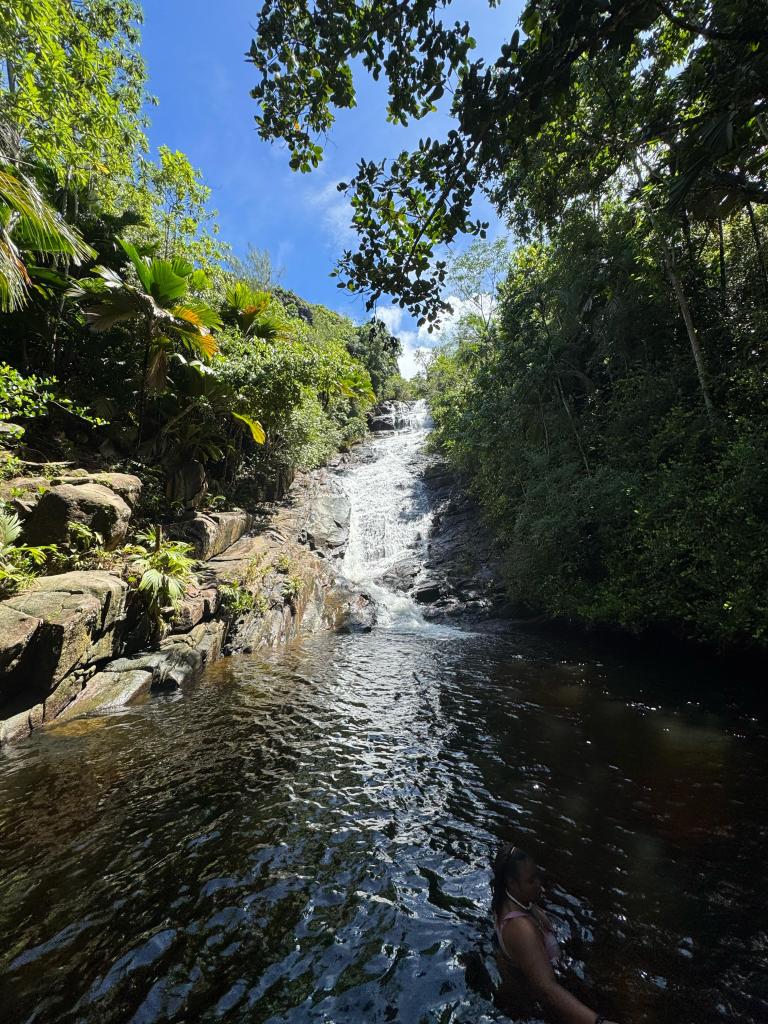 Besuch am Sauzier Wasserfall
