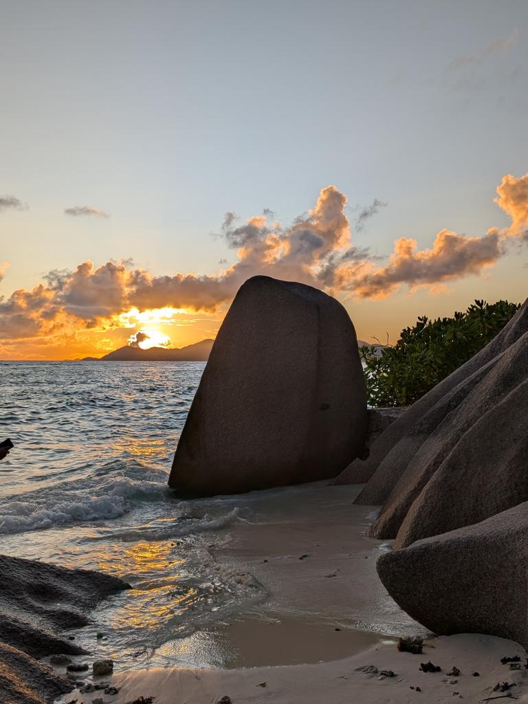 Sonnenuntergang an der Anse Source d'Argent