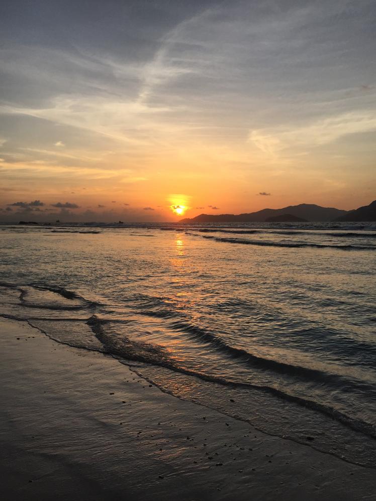 La Digue, tramonto su Anse Severe