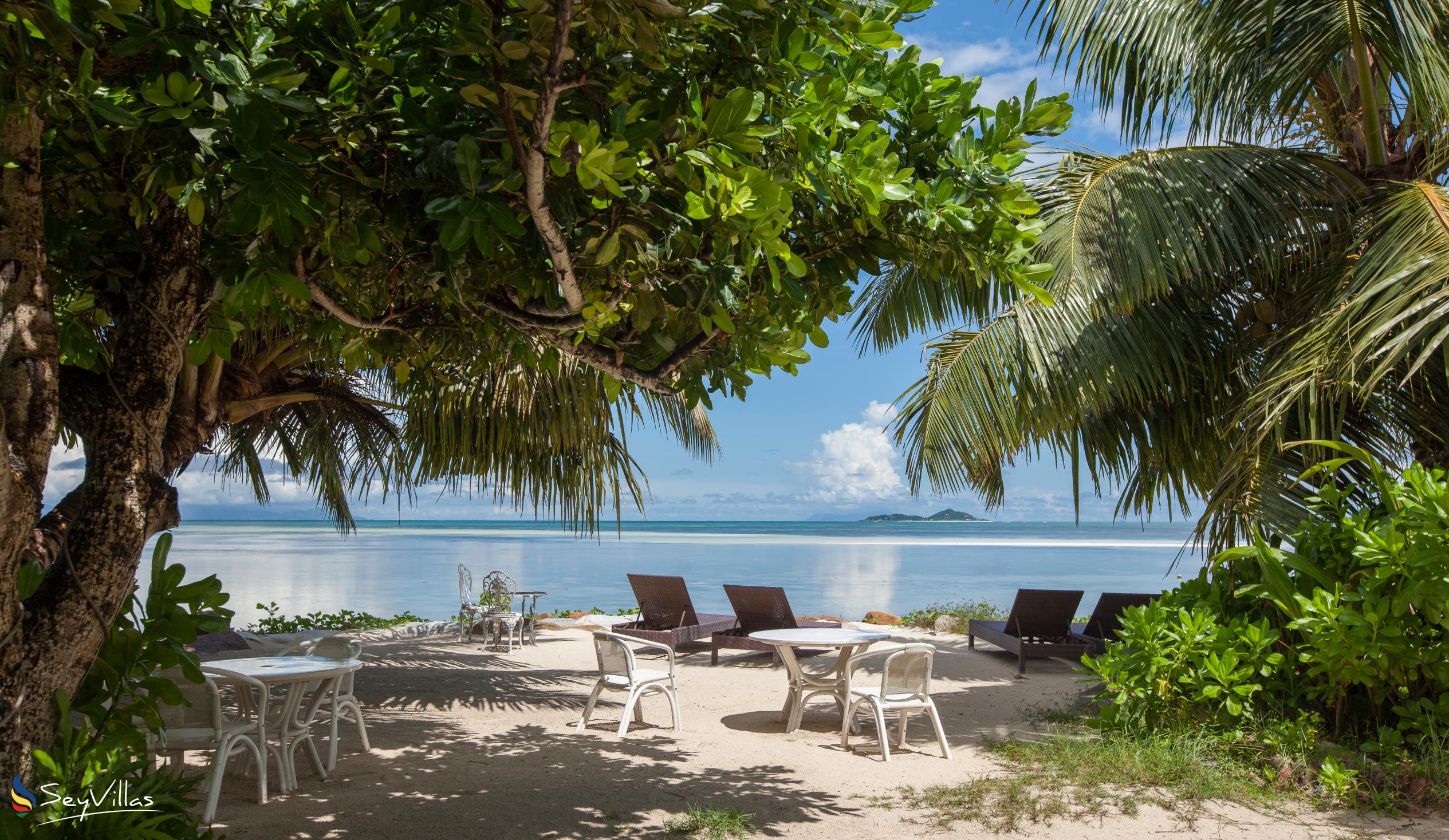 Foto 5: Palm Beach Hotel - Aussenbereich - Praslin (Seychellen)