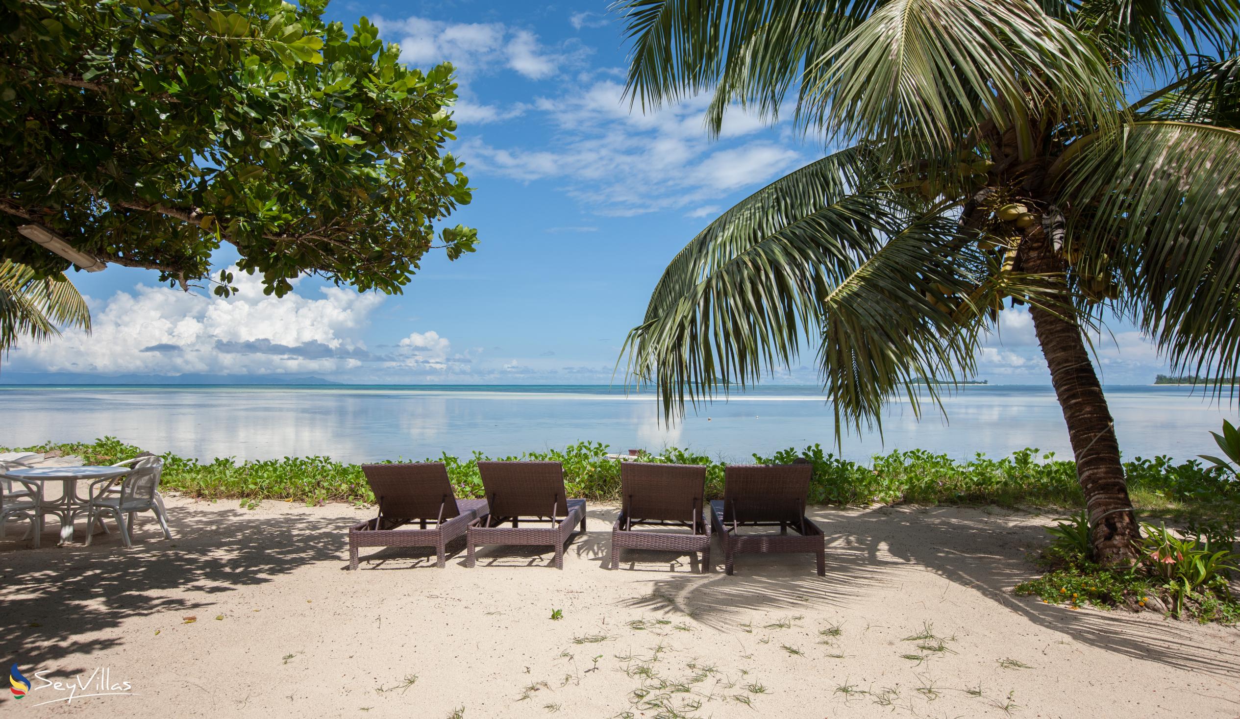 Foto 7: Palm Beach Hotel - Aussenbereich - Praslin (Seychellen)