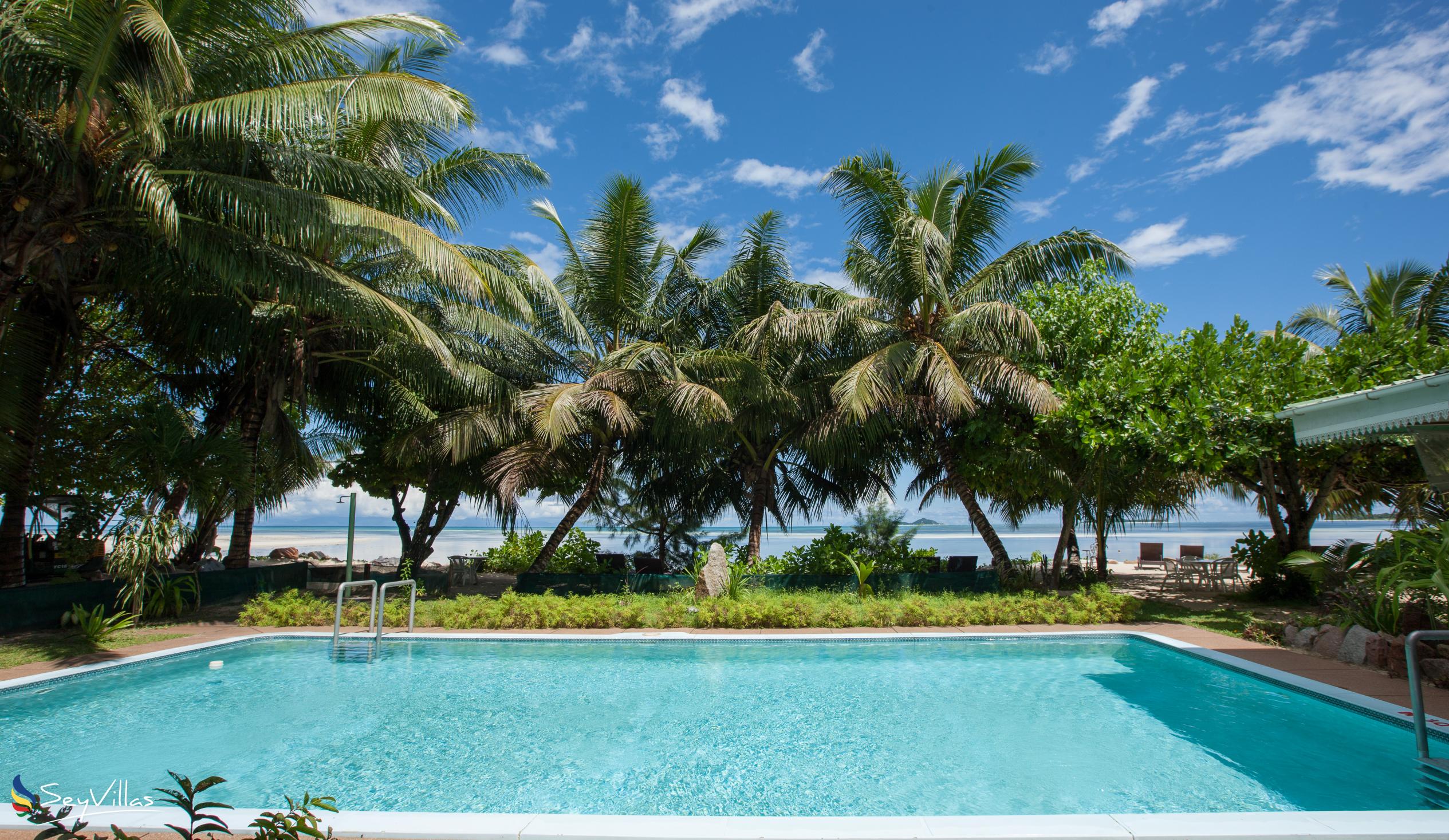 Foto 9: Palm Beach Hotel - Aussenbereich - Praslin (Seychellen)