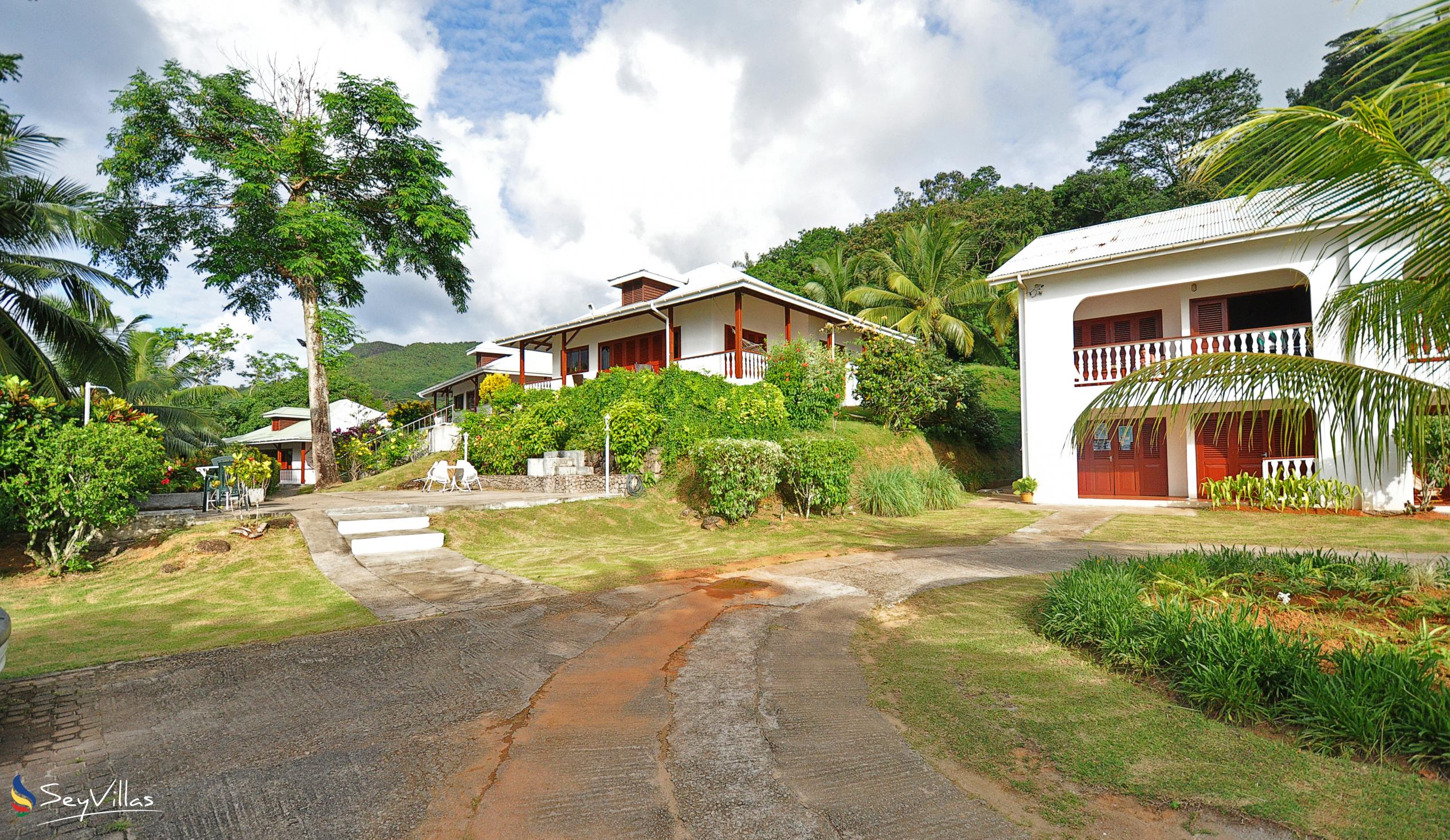 Photo 1: La Résidence - Outdoor area - Mahé (Seychelles)