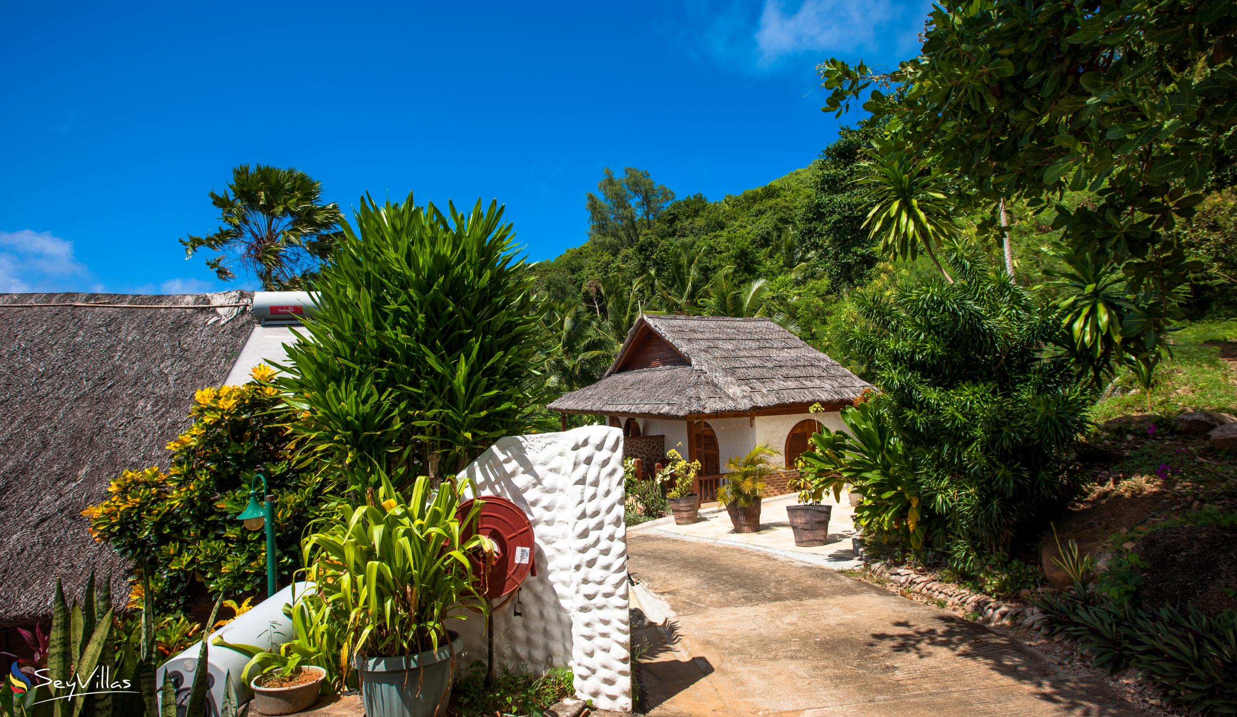 Foto 13: Colibri Guesthouse - Aussenbereich - Praslin (Seychellen)