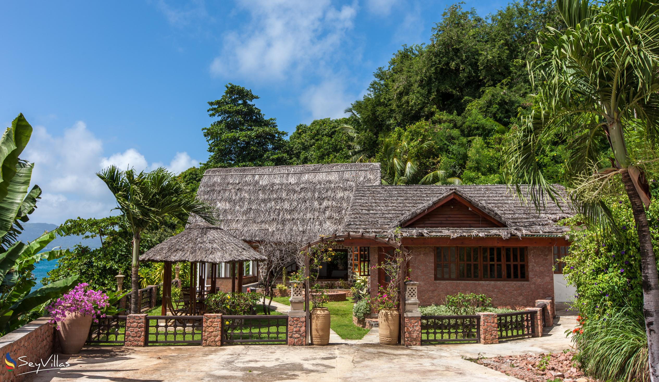 Foto 11: Colibri Guesthouse - Aussenbereich - Praslin (Seychellen)