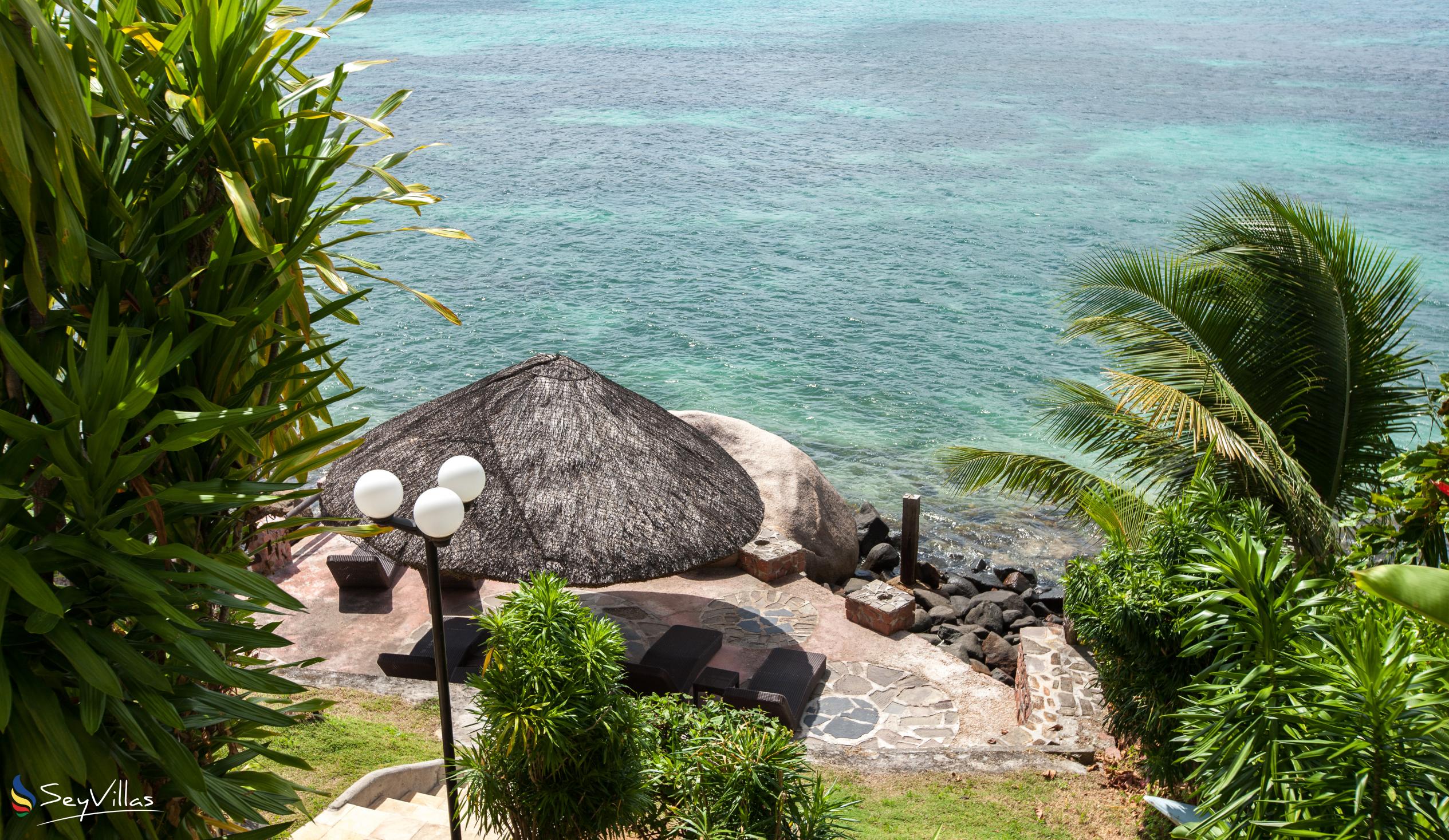 Photo 19: Colibri Guesthouse - Outdoor area - Praslin (Seychelles)