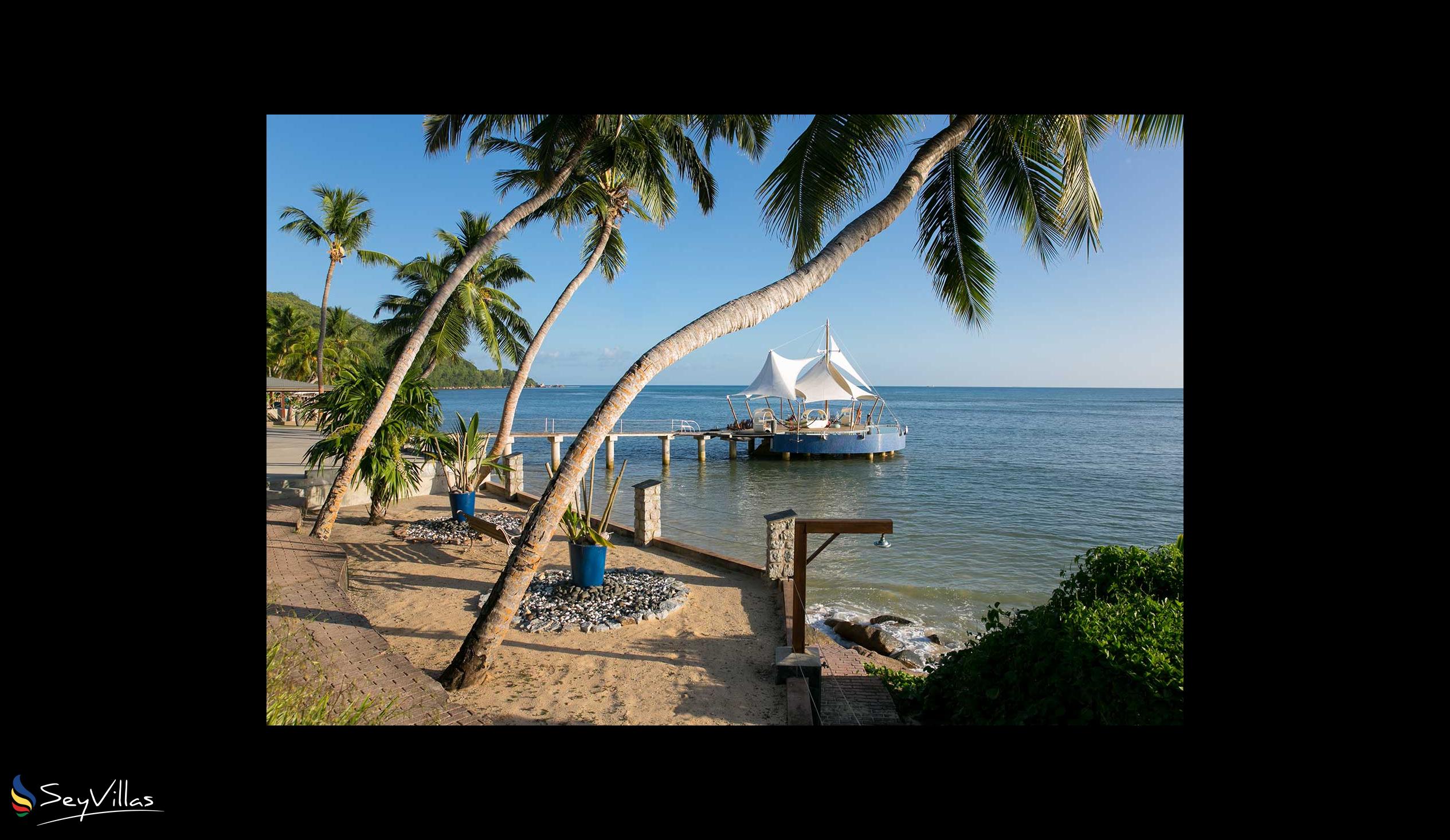Foto 3: Coco de Mer & Black Parrot Suites - Aussenbereich - Praslin (Seychellen)