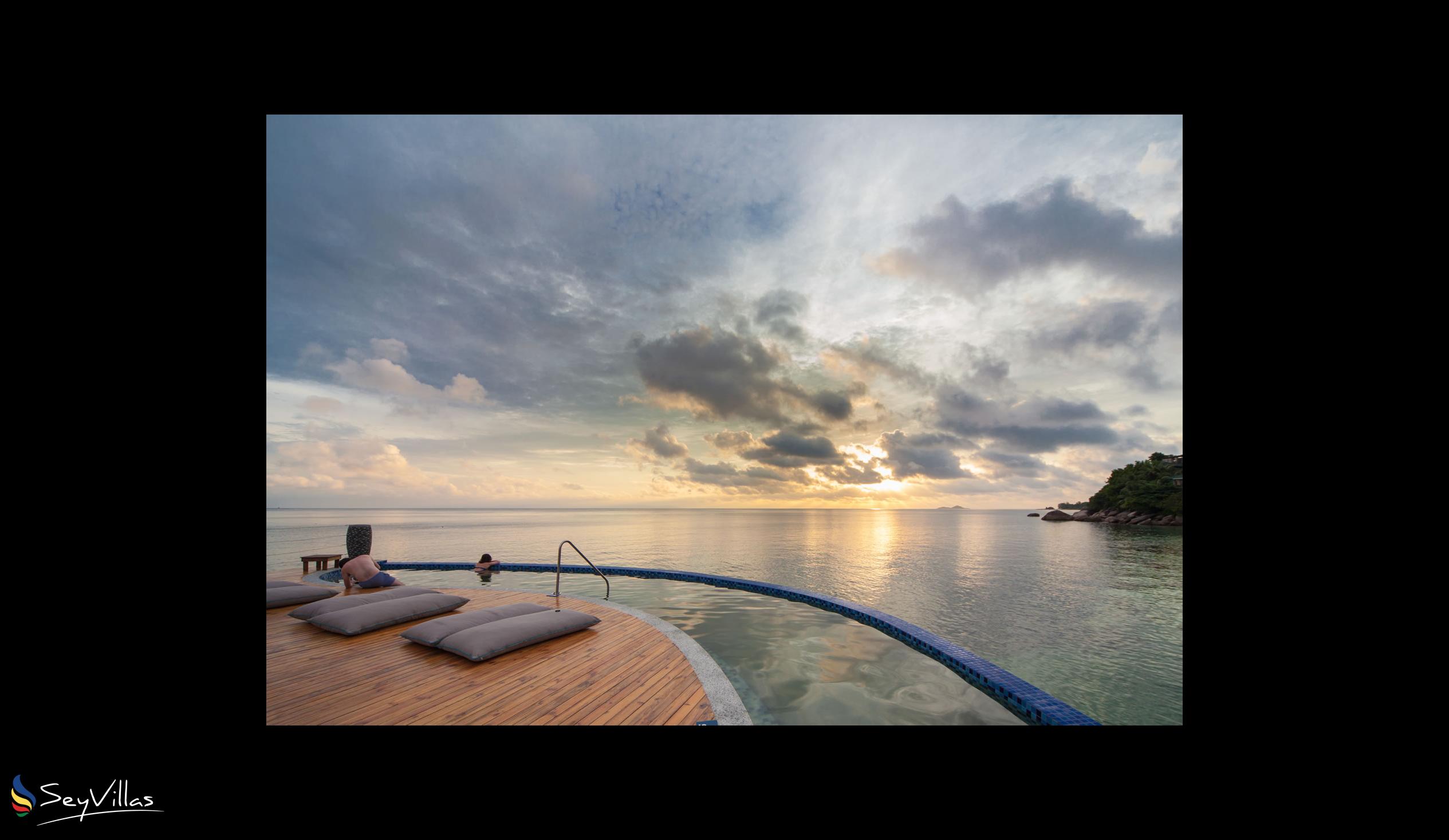 Foto 10: Coco de Mer & Black Parrot Suites - Aussenbereich - Praslin (Seychellen)
