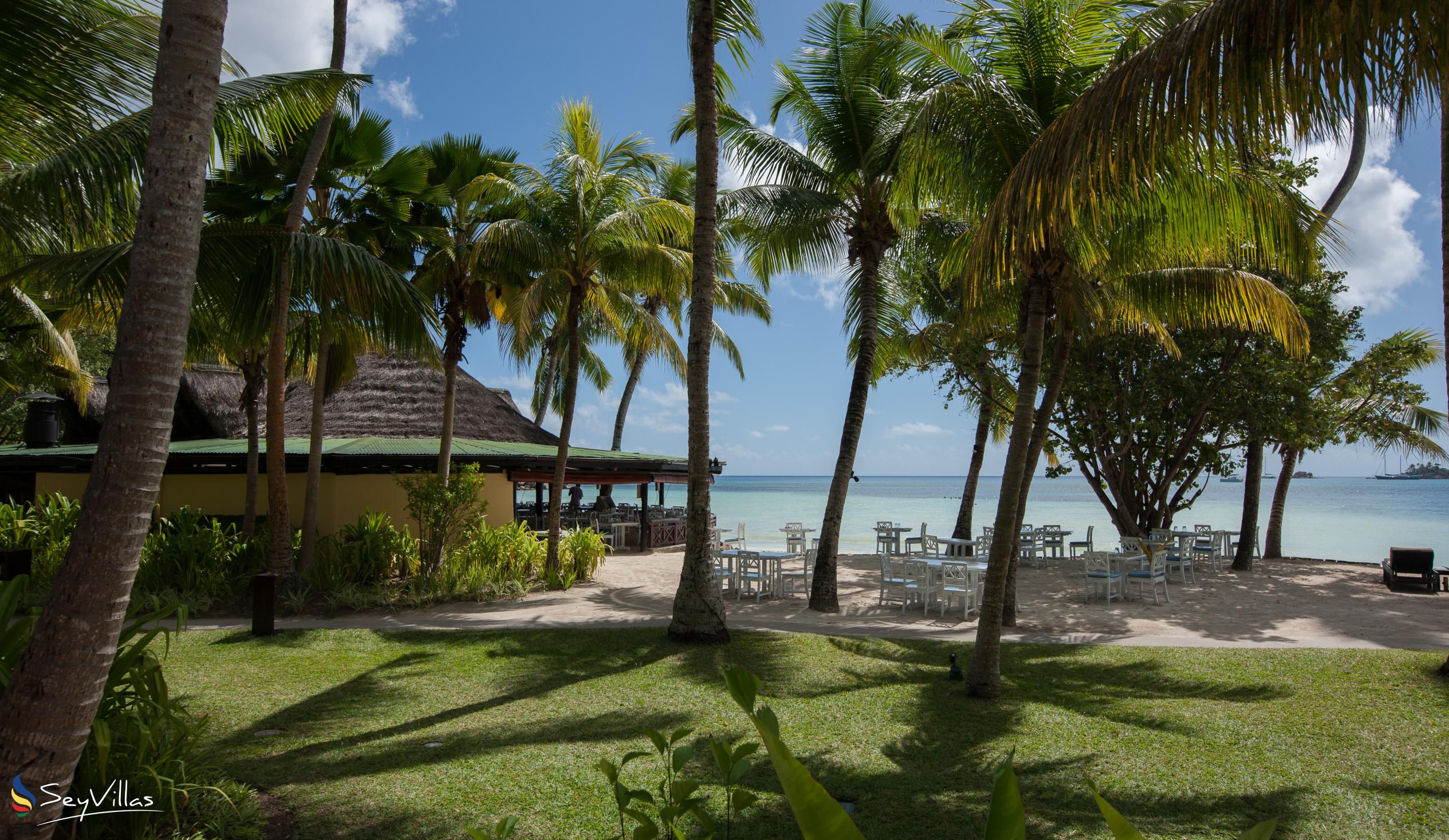 Foto 11: Paradise Sun Hotel - Aussenbereich - Praslin (Seychellen)