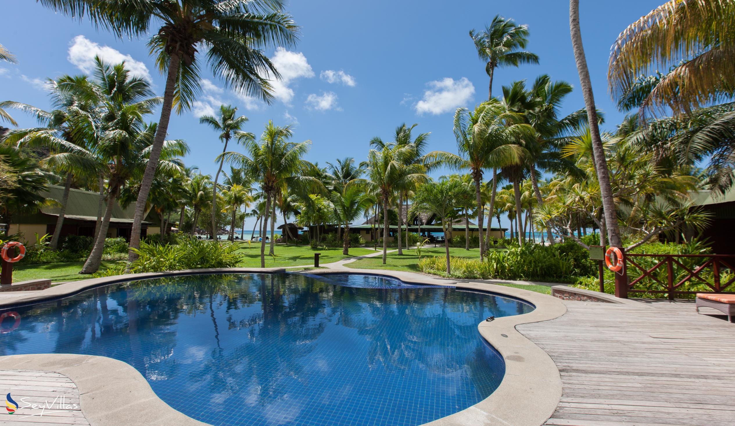Foto 19: Paradise Sun Hotel - Aussenbereich - Praslin (Seychellen)