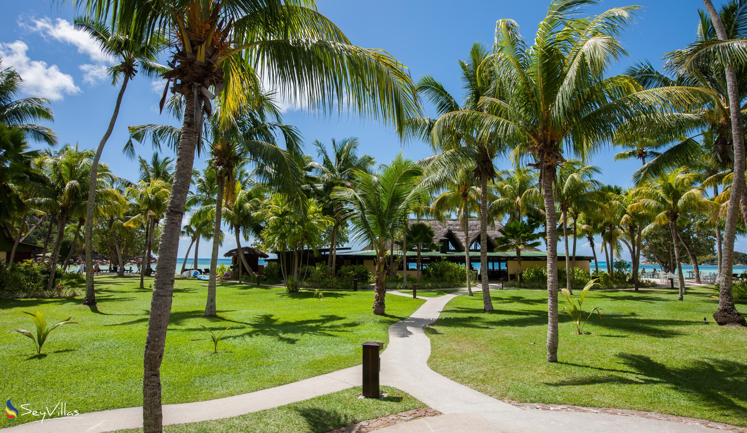 Foto 16: Paradise Sun Hotel - Aussenbereich - Praslin (Seychellen)