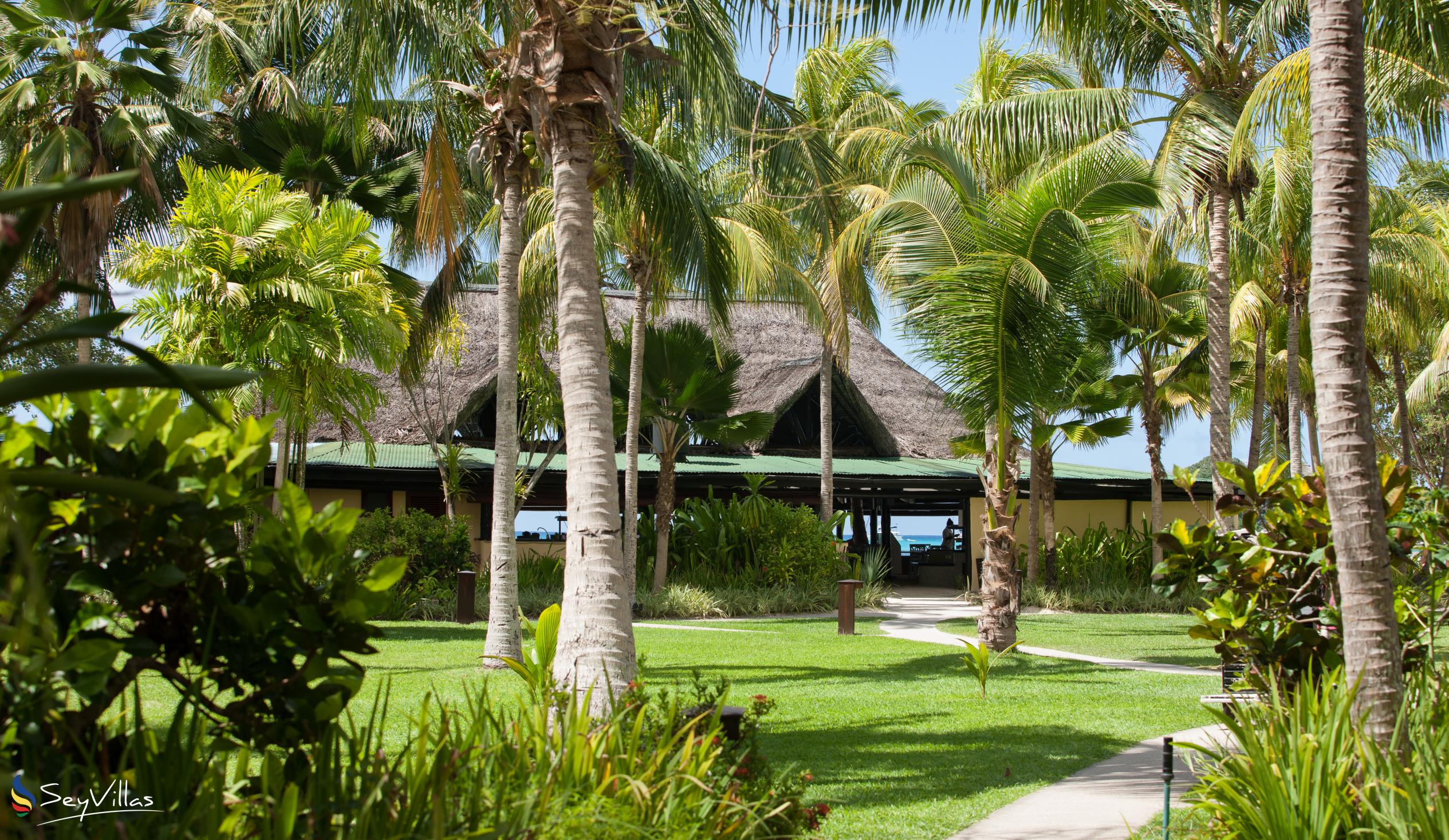 Foto 10: Paradise Sun Hotel - Aussenbereich - Praslin (Seychellen)