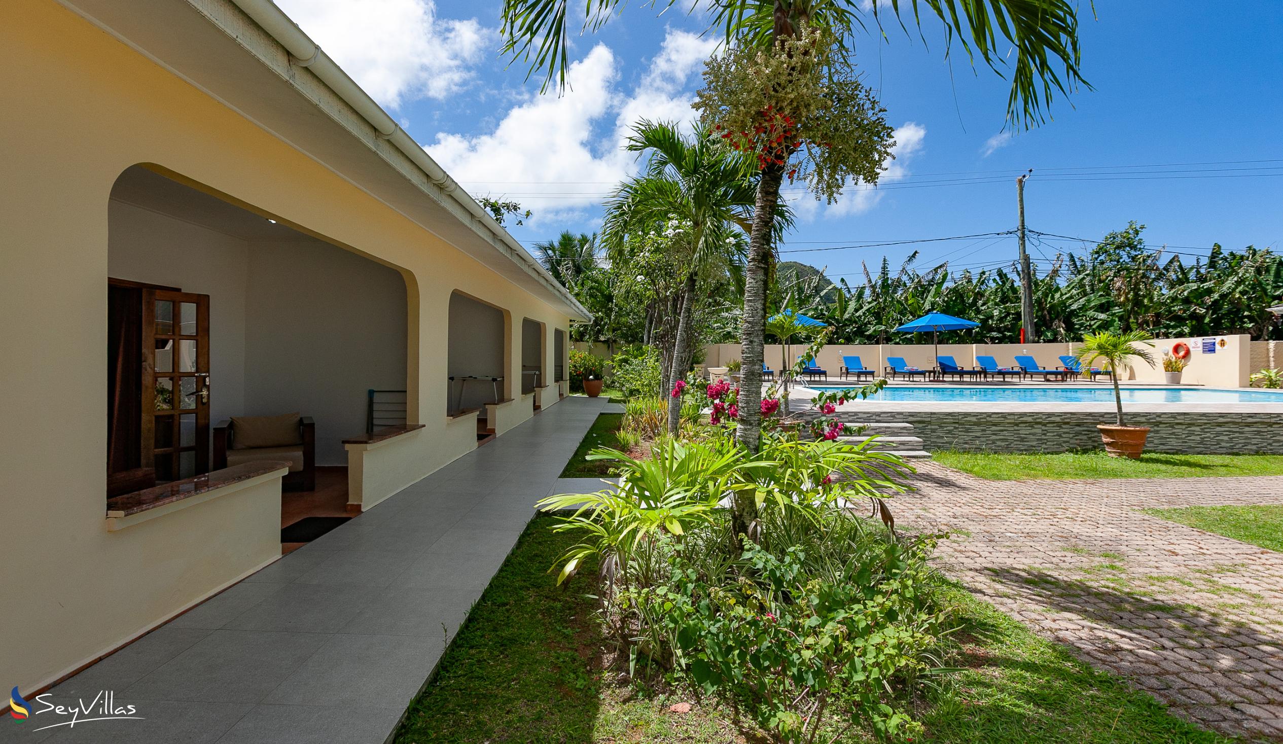 Photo 9: Britannia Hotel - Outdoor area - Praslin (Seychelles)