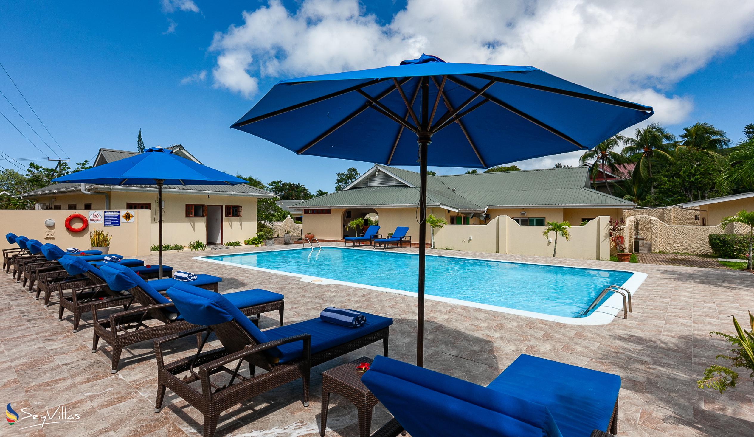 Photo 8: Britannia Hotel - Outdoor area - Praslin (Seychelles)