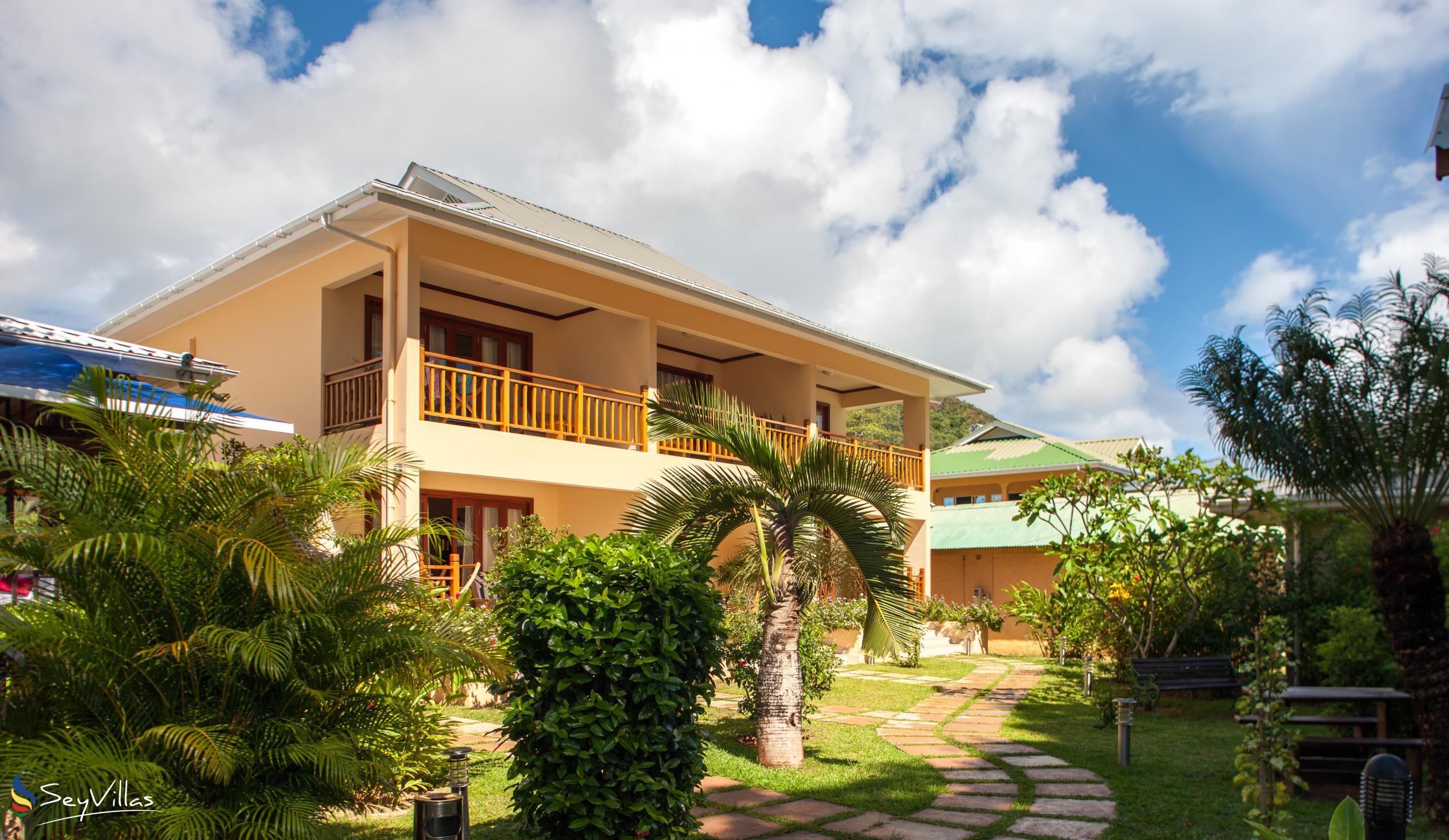 Foto 2: Pirogue Lodge - Aussenbereich - Praslin (Seychellen)