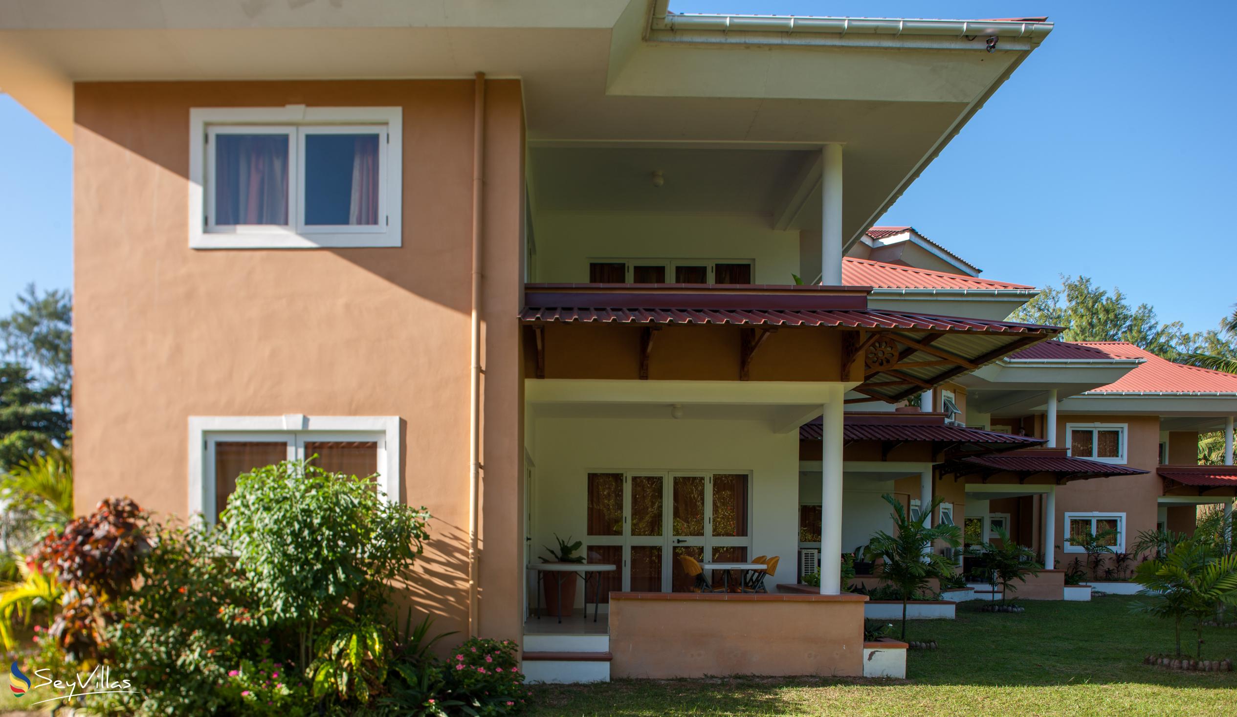 Foto 2: Cote d'Or Apartments - Aussenbereich - Praslin (Seychellen)