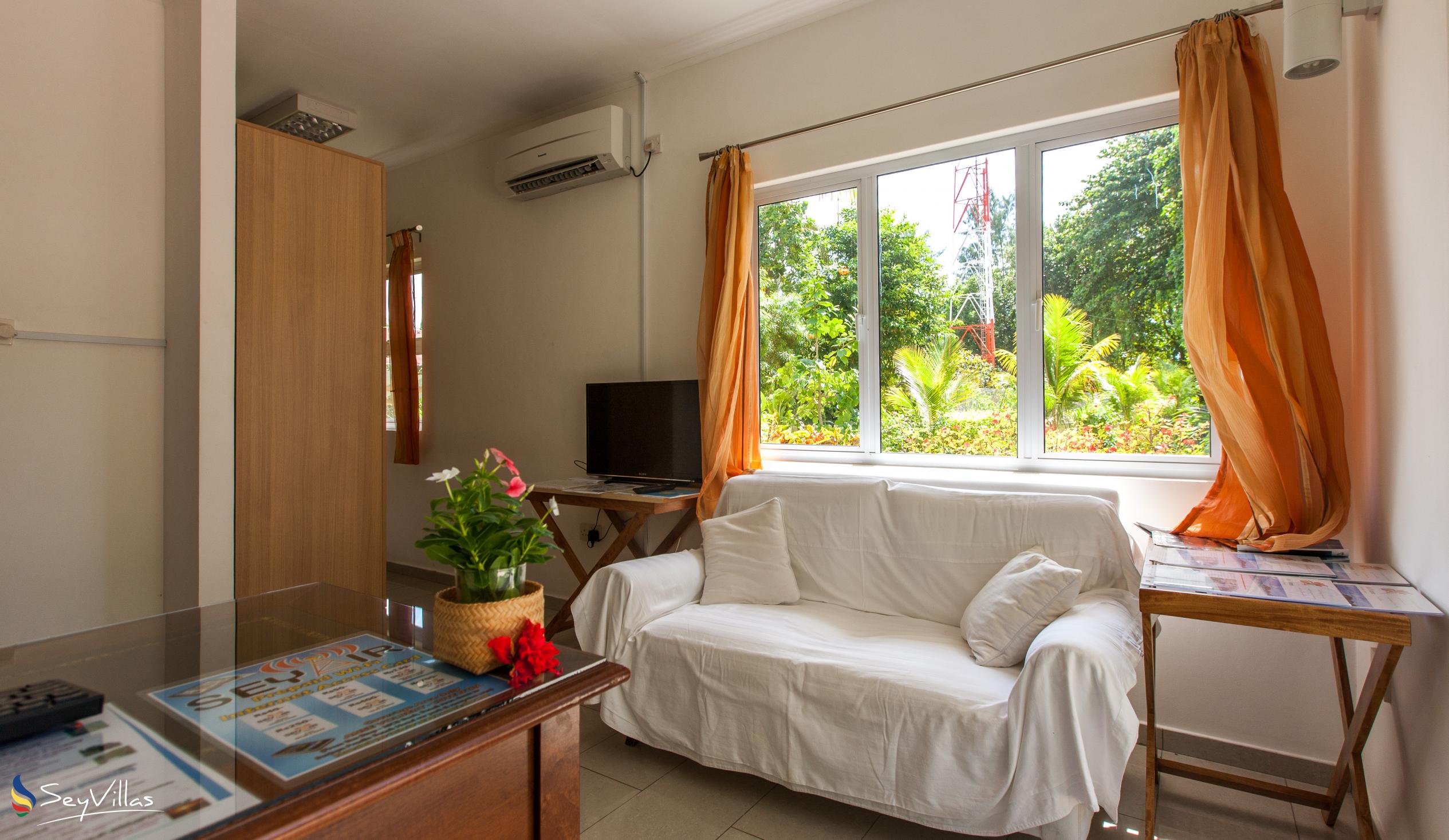 Photo 8: Cote d'Or Apartments - Indoor area - Praslin (Seychelles)