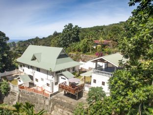 Komplettes Bougainvillea-Anwesen