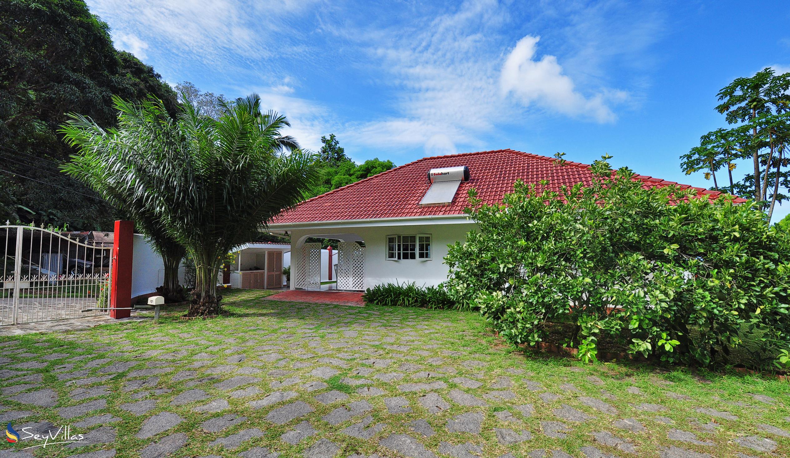 Foto 1: Ixora Villa - Aussenbereich - Mahé (Seychellen)
