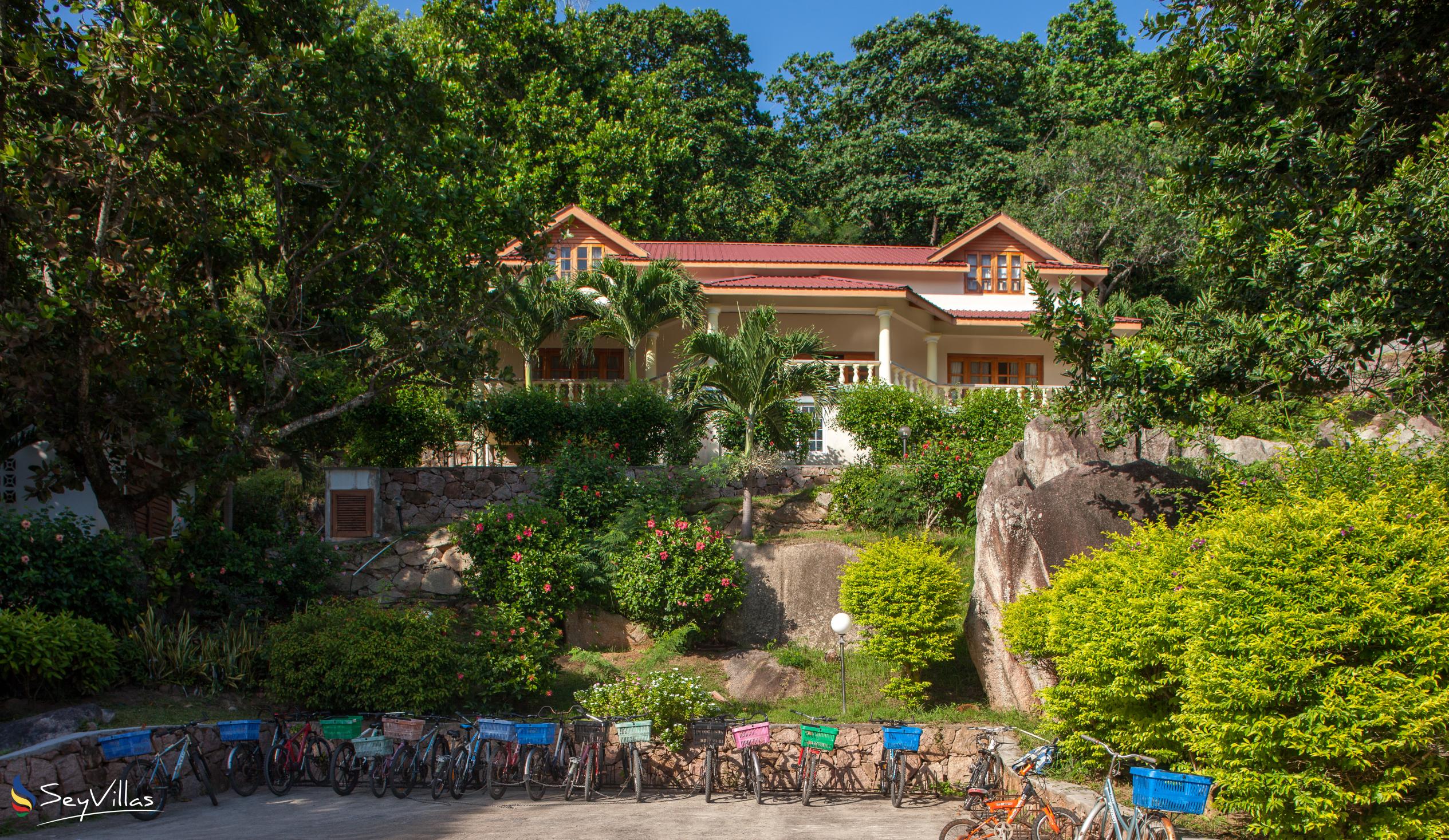 Foto 9: Patatran Village Hotel - Aussenbereich - La Digue (Seychellen)