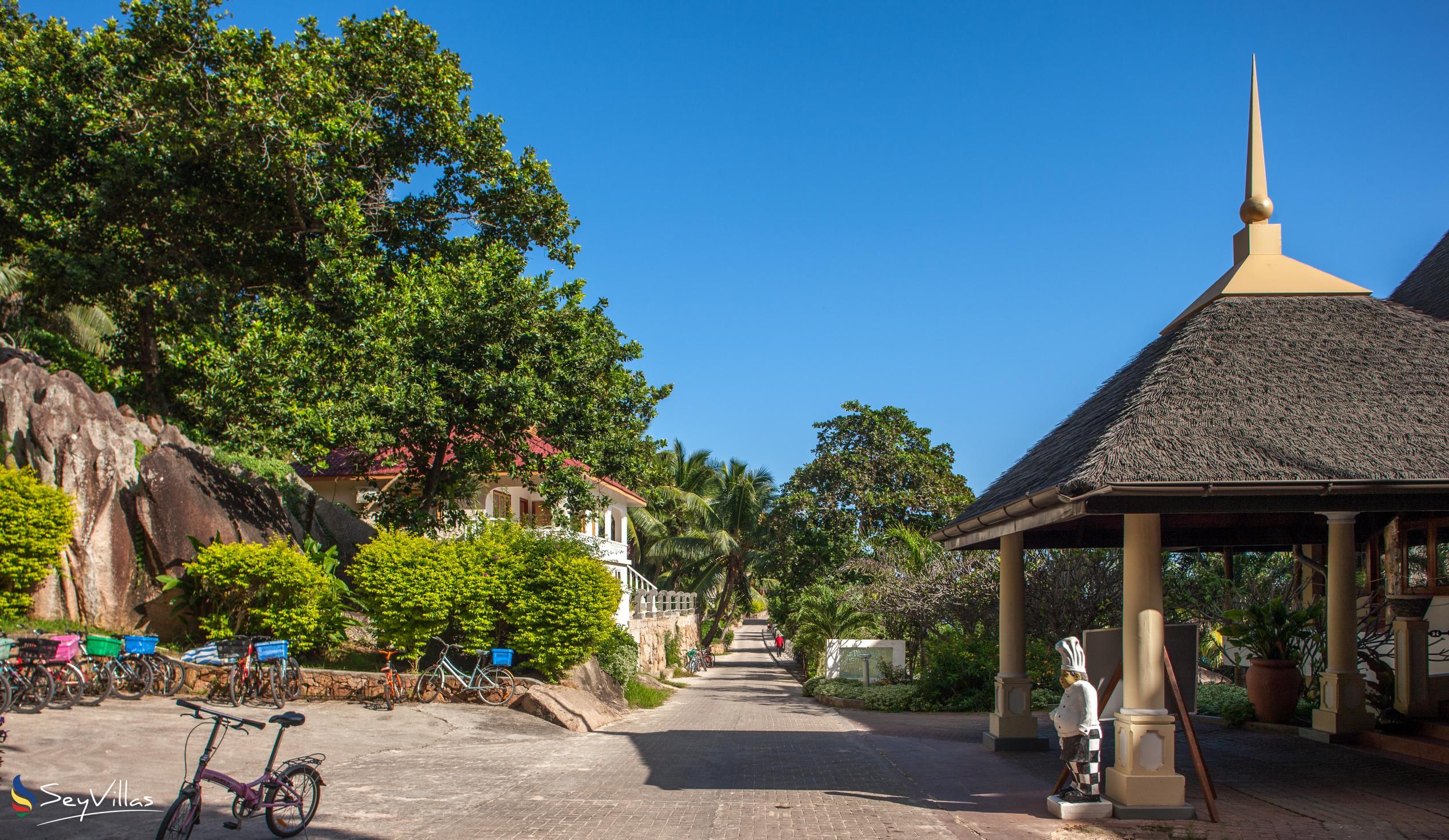 Foto 12: Patatran Village Hotel - Aussenbereich - La Digue (Seychellen)
