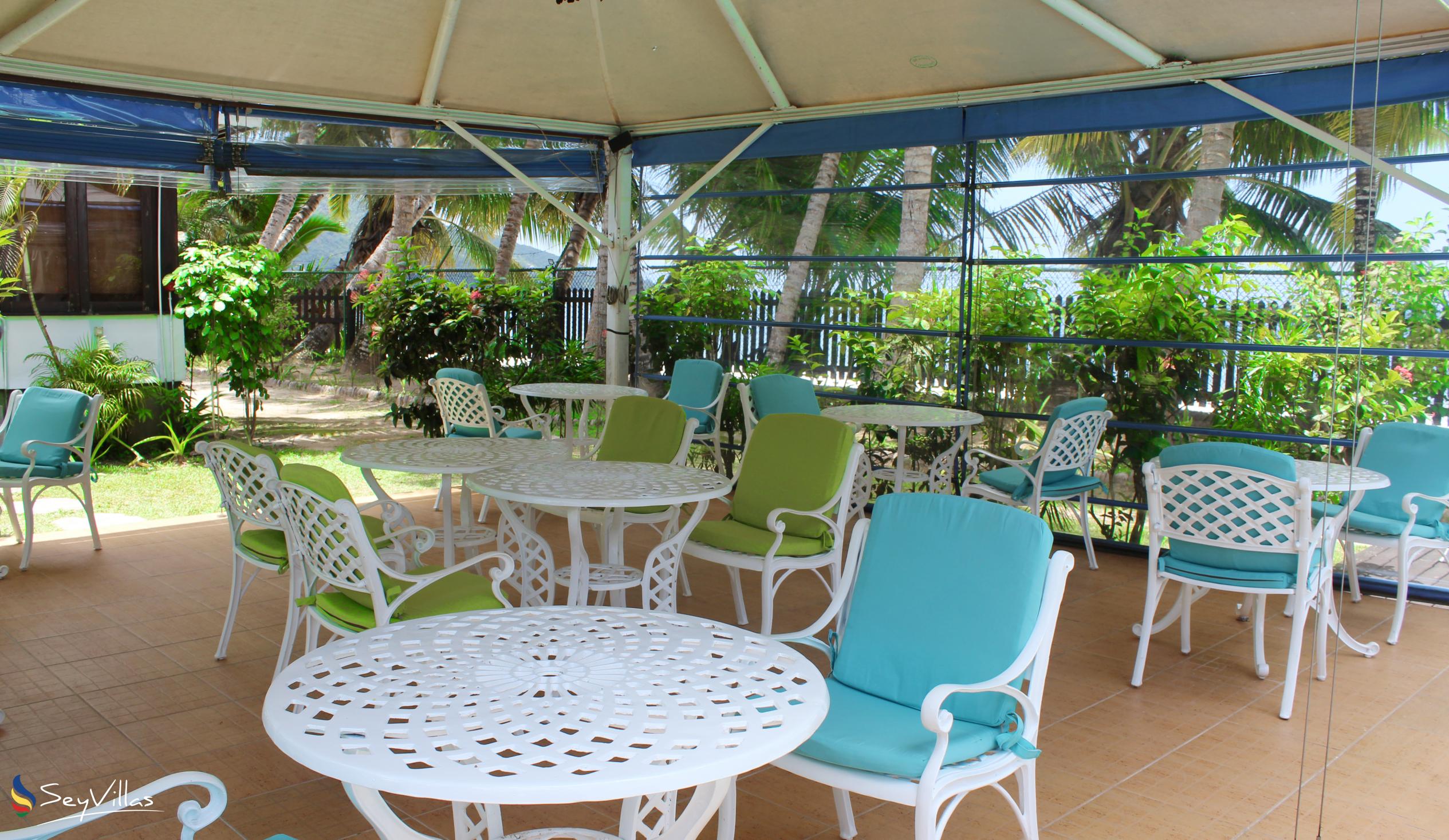 Foto 17: Le Relax Beach Resort - Aussenbereich - Praslin (Seychellen)